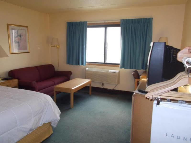 Boarders Inn And Suites By Cobblestone Hotels - Ripon Экстерьер фото