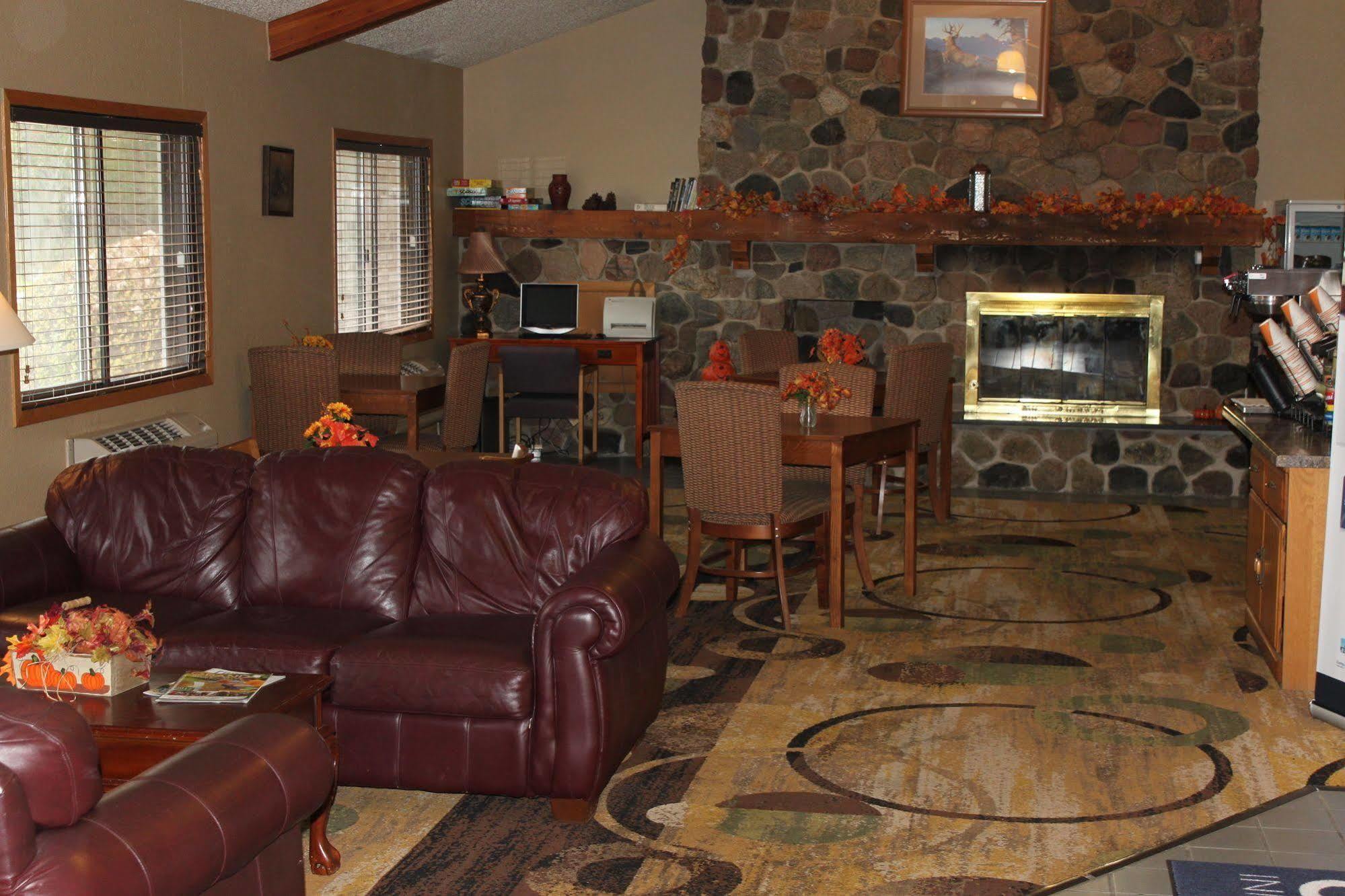 Boarders Inn And Suites By Cobblestone Hotels - Ripon Экстерьер фото